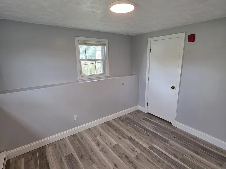 79 Newell St 1stFlr 2B/1B FreshPaint PrivEntry! Laundry! Prkg NOPets — Photo 8