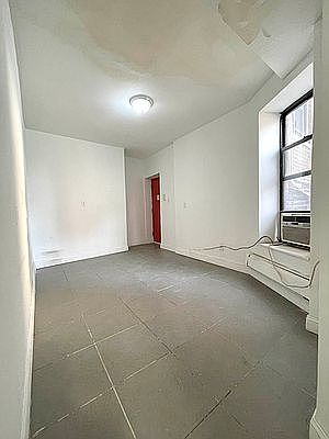 2nd image of 221 E Broadway Frnt 1