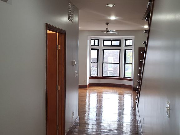 Living room w/ powder room (1/2 bath)