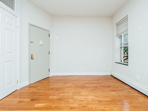4th image of 405 Suydam St APT 3L