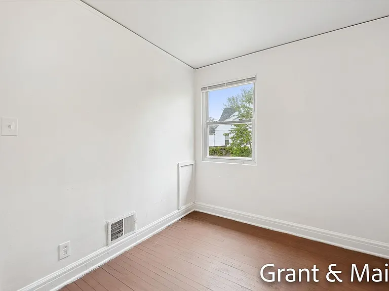19250 Charest St — Photo 17