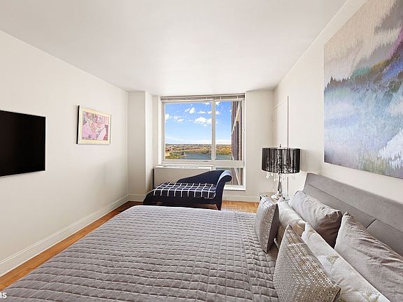 5th image of 215 E 96th St #41H