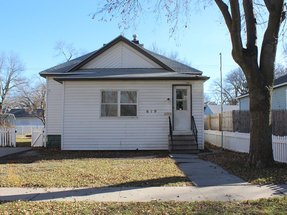 Small 2 bedroom .