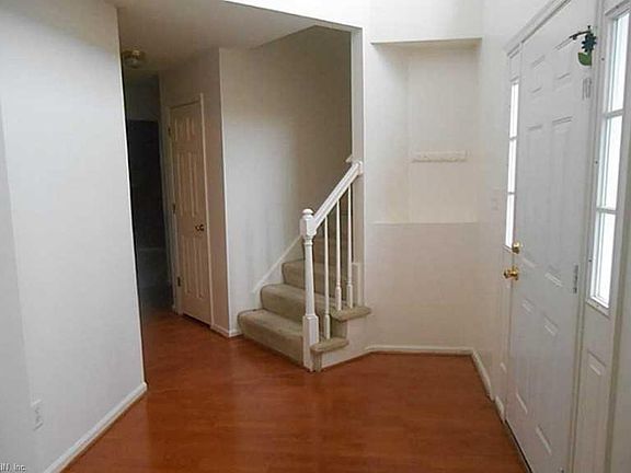 2nd image of 890 Holbrook Dr
