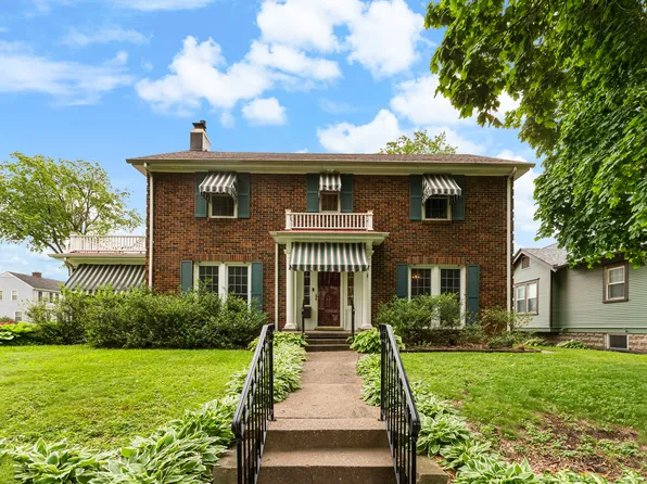 2735 Scott St, Davenport, IA 52803