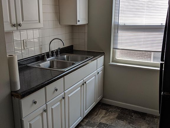 4th image of 37 Gahl Ter APT B