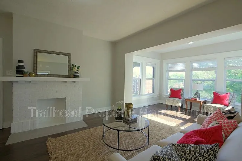 2 bed, 1.0 bath, 950 sqft, $1,250 — Photo 1