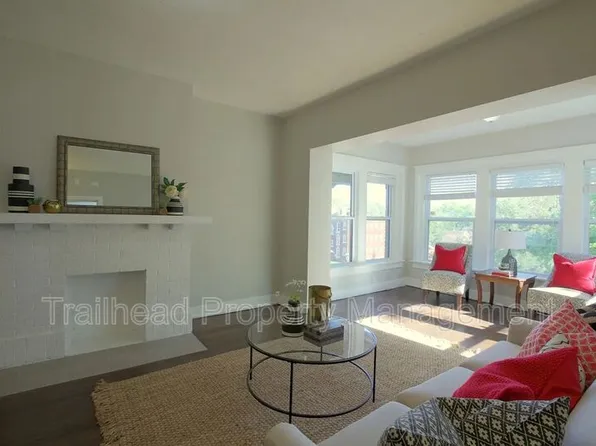 1218 Brush Creek Blvd Unit 2, Kansas City, MO 64110