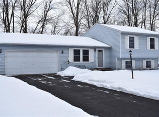 7580 Winterhaven Dr, Liverpool, NY 13088