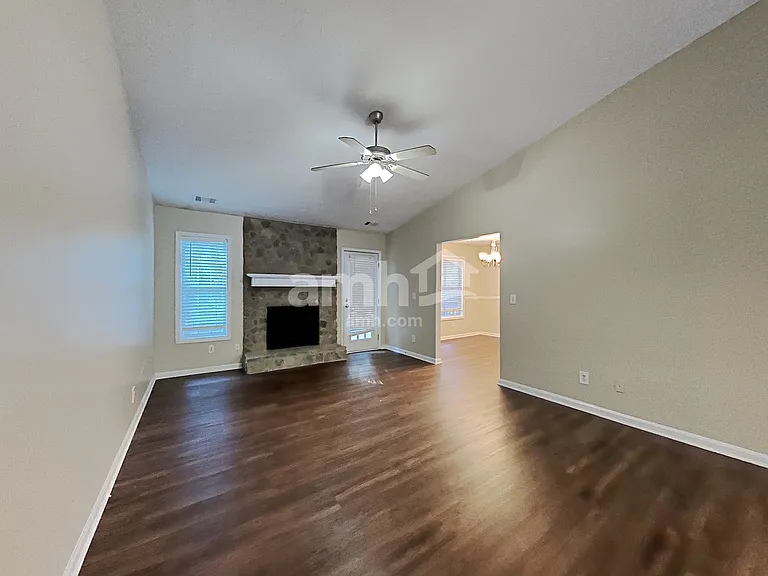 1500 Chalet Cir — Photo 6