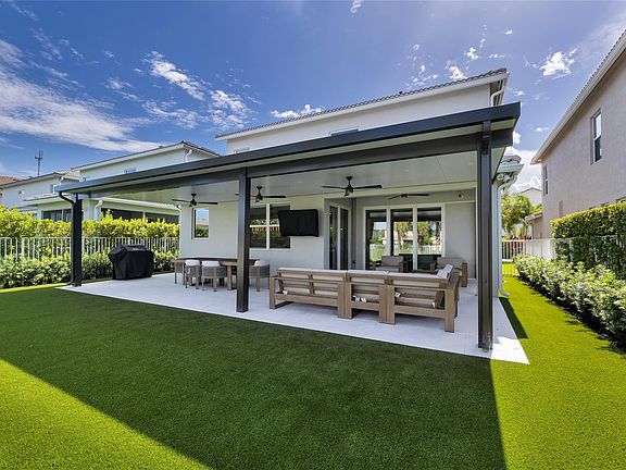 4th image of 1485 Myrtle Oak Terrace