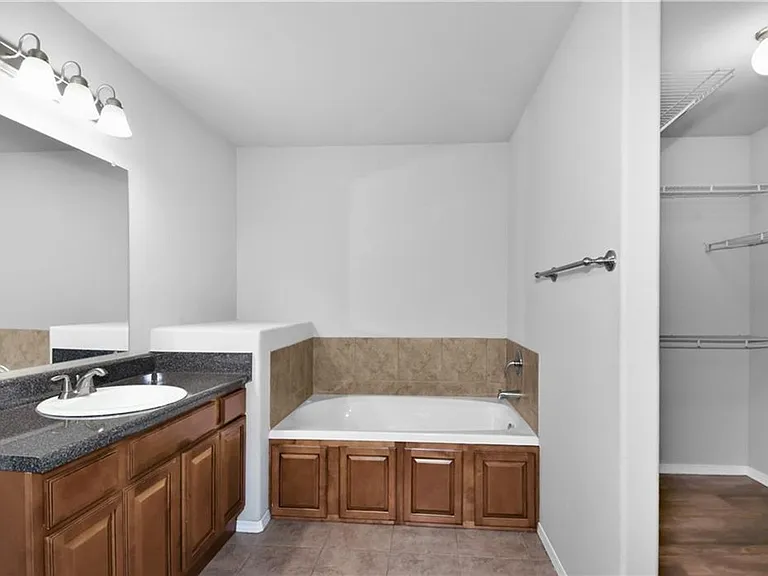 1240 Lariat Dr — Photo 22