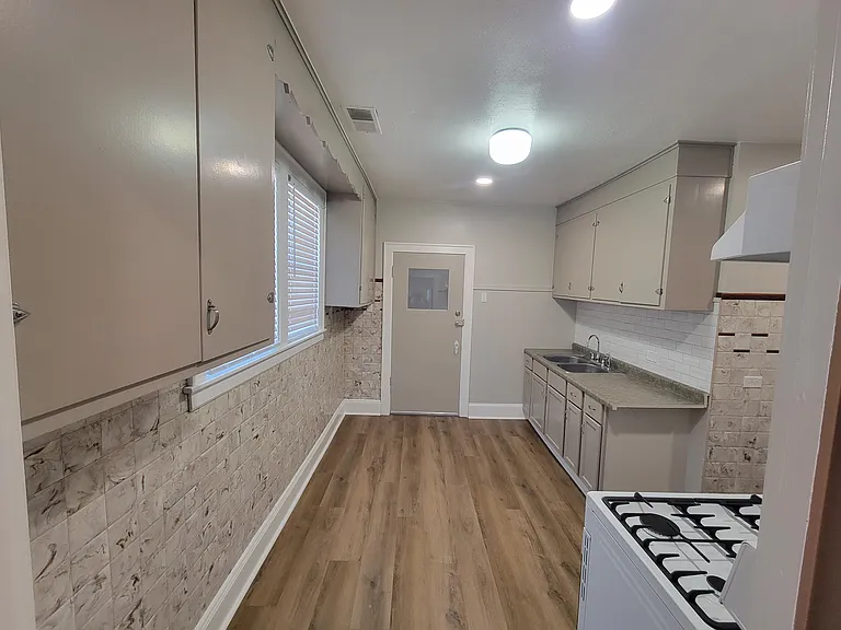8301 S Brandon Ave #1 — Photo 12