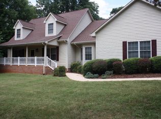 66 Red Hill Dr, Martinsville, VA 24112