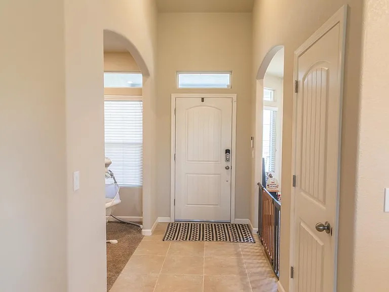 2327 W Queens Way — Photo 4
