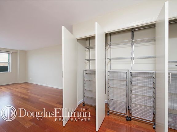 4th image of 5800 Arlington Ave APT 20O