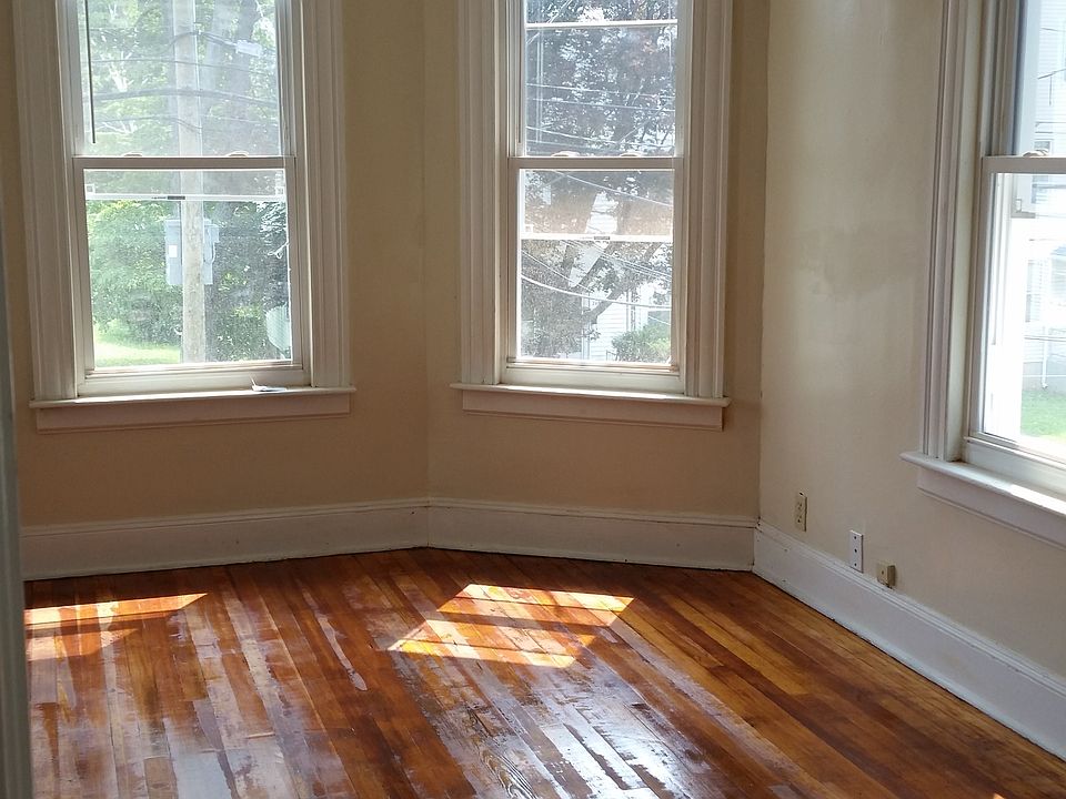 2nd image of 276 High St APT 2