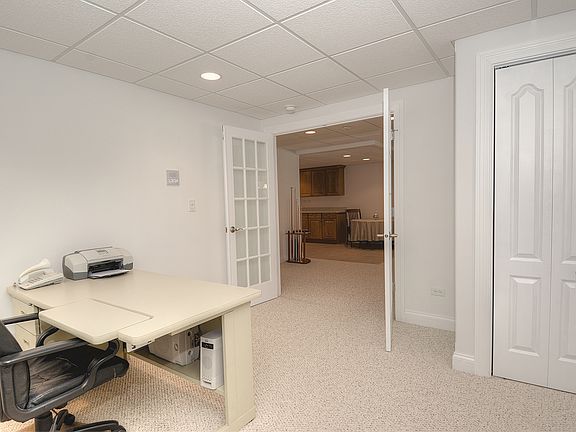 4th image of 142 Rose Dr