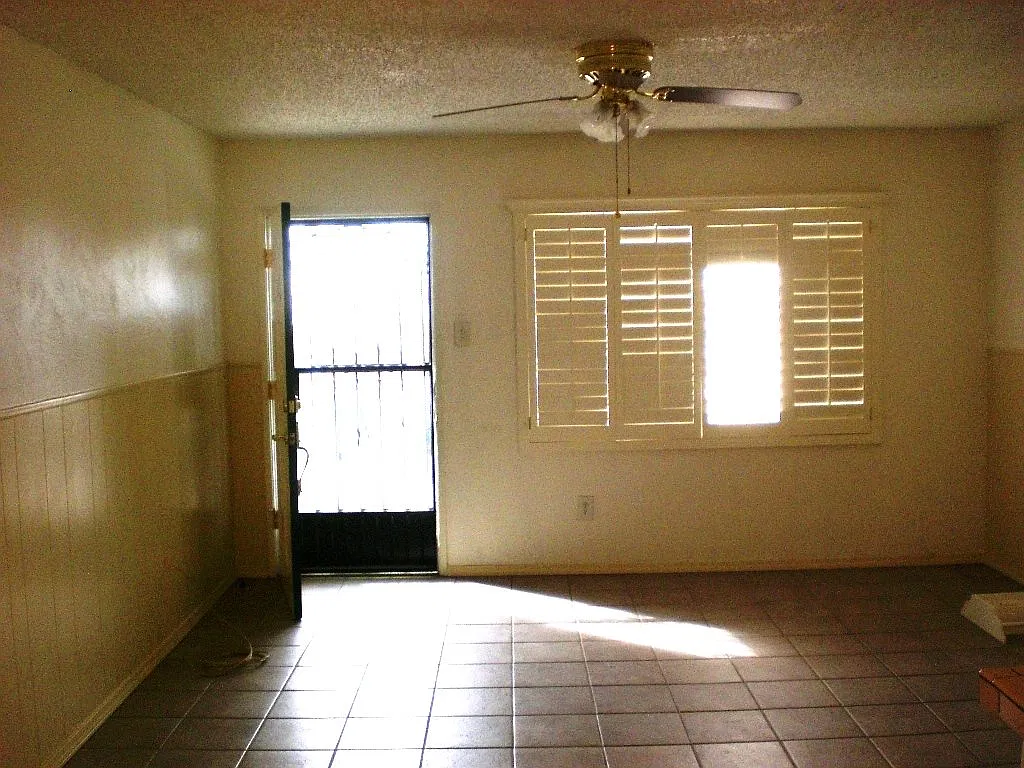 3 bed, 1.0 bath, 1000 sqft, $1,295 — Photo 2