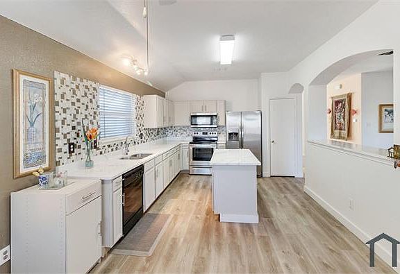 4th image of 1087 Magnolia Ln