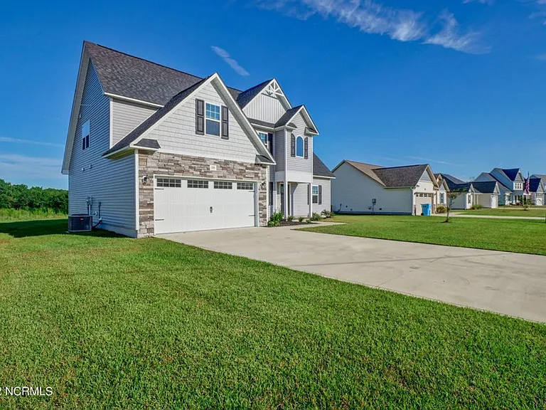 109 Easton Dr — Photo 3