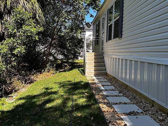 4th image of 3055 SW 50th St