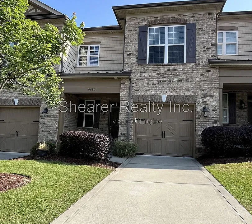 9593 Camberley Ave NW