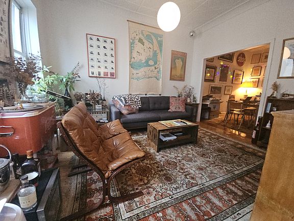 5th image of 370 Court St APT 2