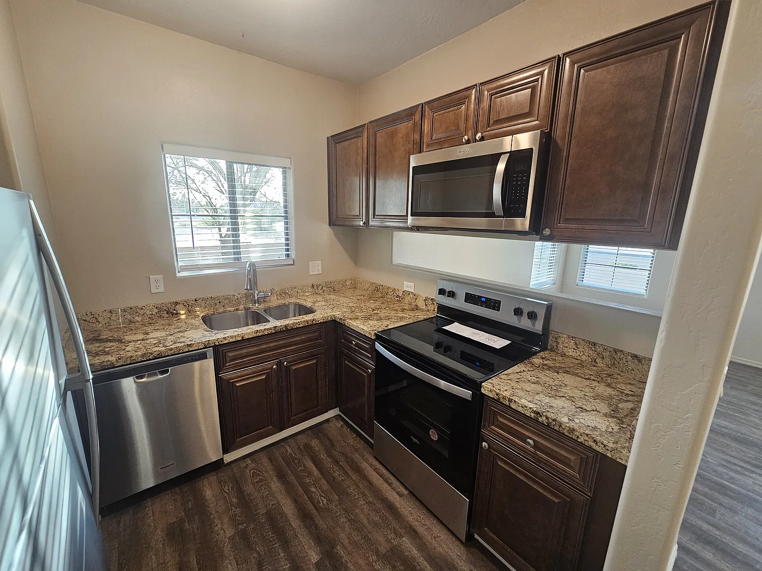 3 bed, 1225 sqft, $1,899 — Photo 1