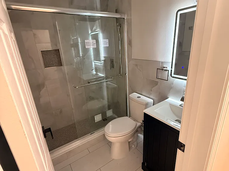 605 Lake Dr — Photo 3