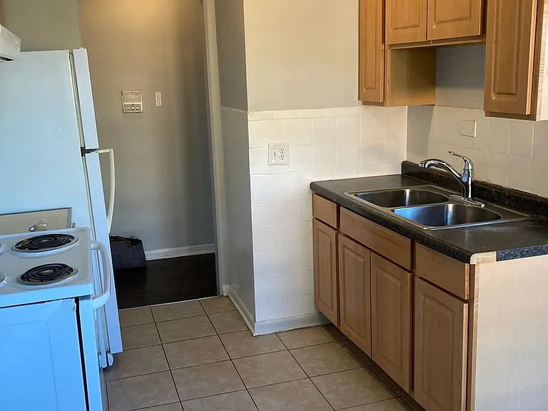 2420 W Berwyn Ave #304 — Photo 7