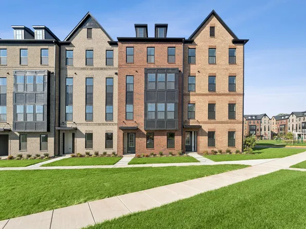 4855 Bauhaus Sq, Chantilly, VA 20151