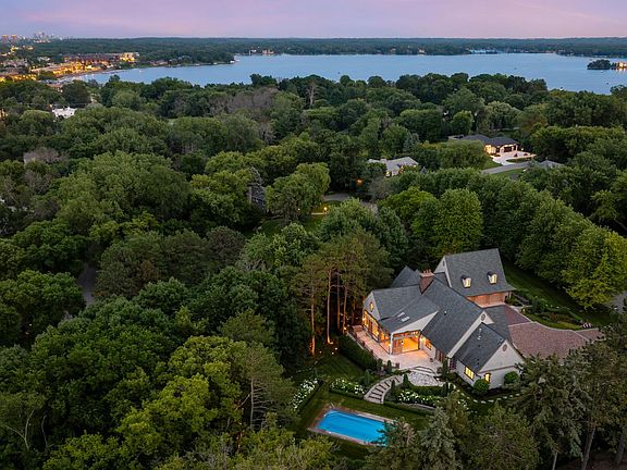 3rd image of 325 Highcroft Ln
