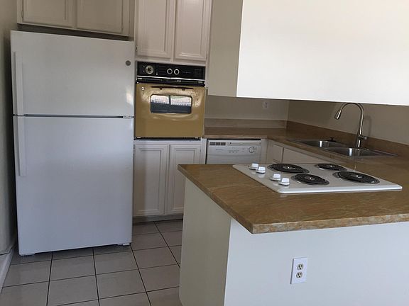 2nd image of 4577 Pearl Ave APT 1