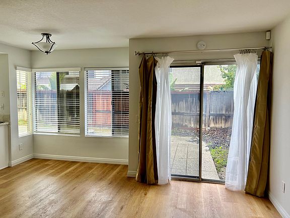 5th image of 15035 Cedarwood Ct