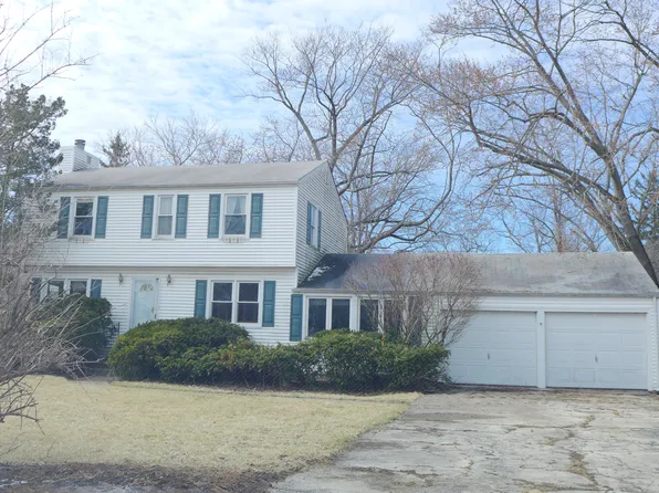 546 Earl Dr, Northfield, IL 60093