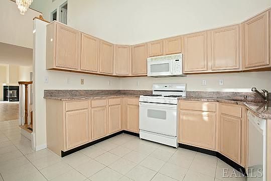 4th image of 1 Clubway Cir