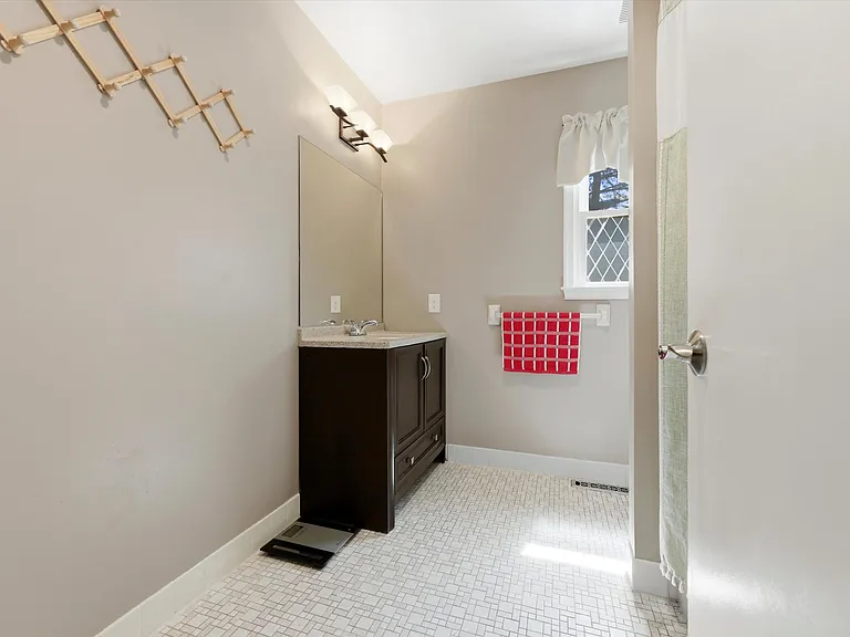 615 W Rosedale Ave — Photo 15
