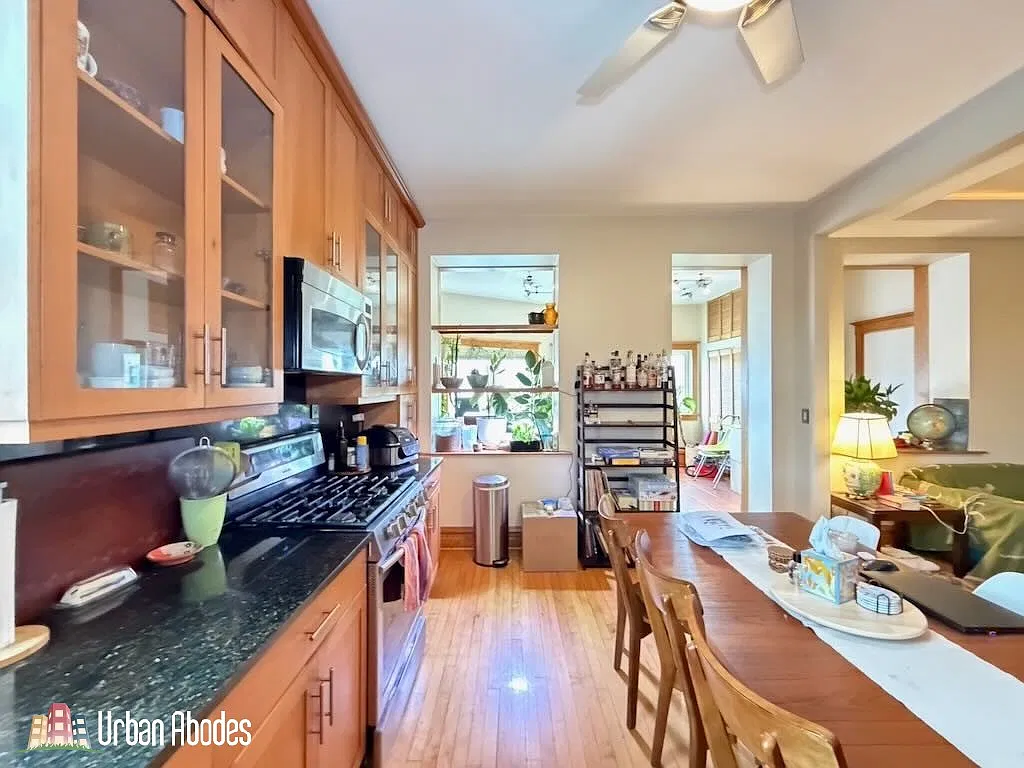 835 N Rockwell St — Photo 4