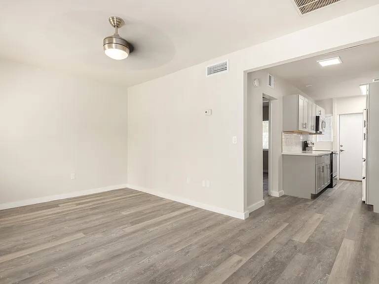 821 N 4th St #8 — Photo 9