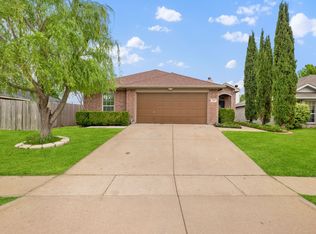 460 Cranbrook Ln, Grand Prairie, TX 75052