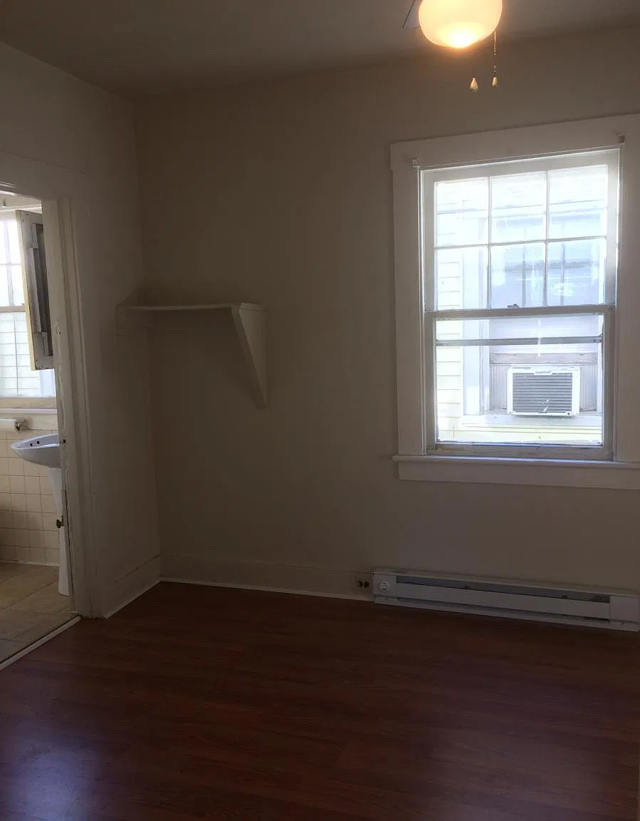 864 W 42nd Street — Photo 3