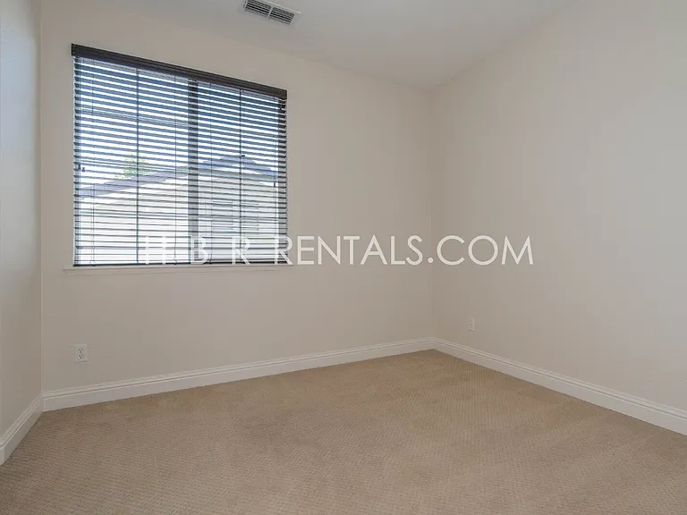 237 E Legacy Dr — Photo 21