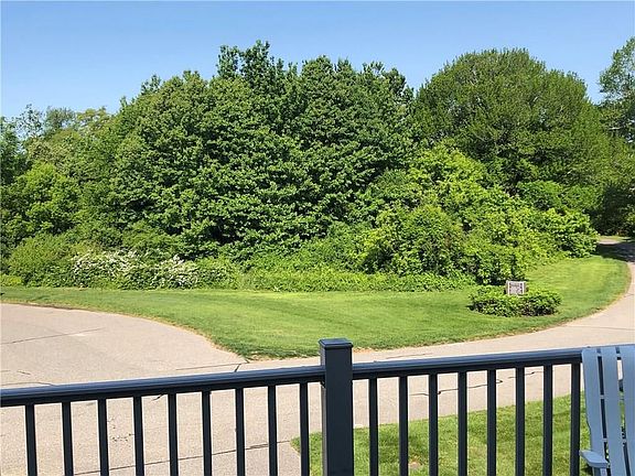 5th image of 303 Windridge Ln #303