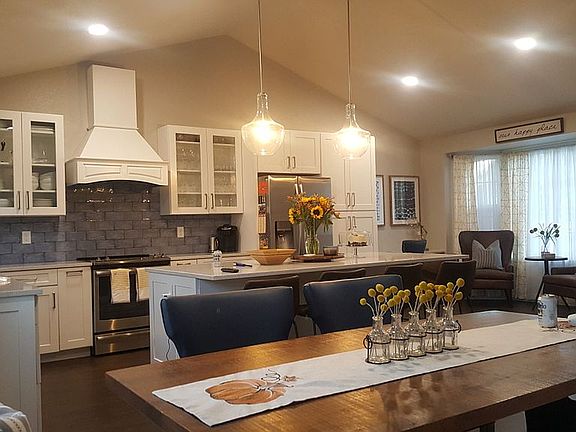 2nd image of 2735 Fernwood Pl