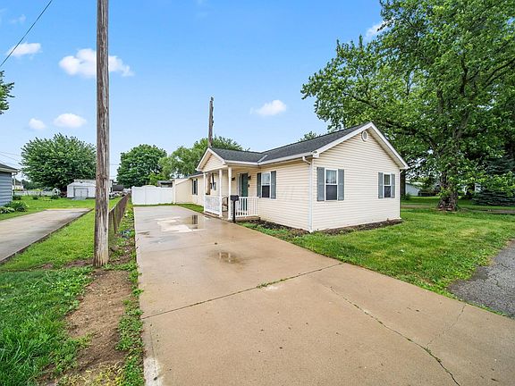 3rd image of 32 Hall St