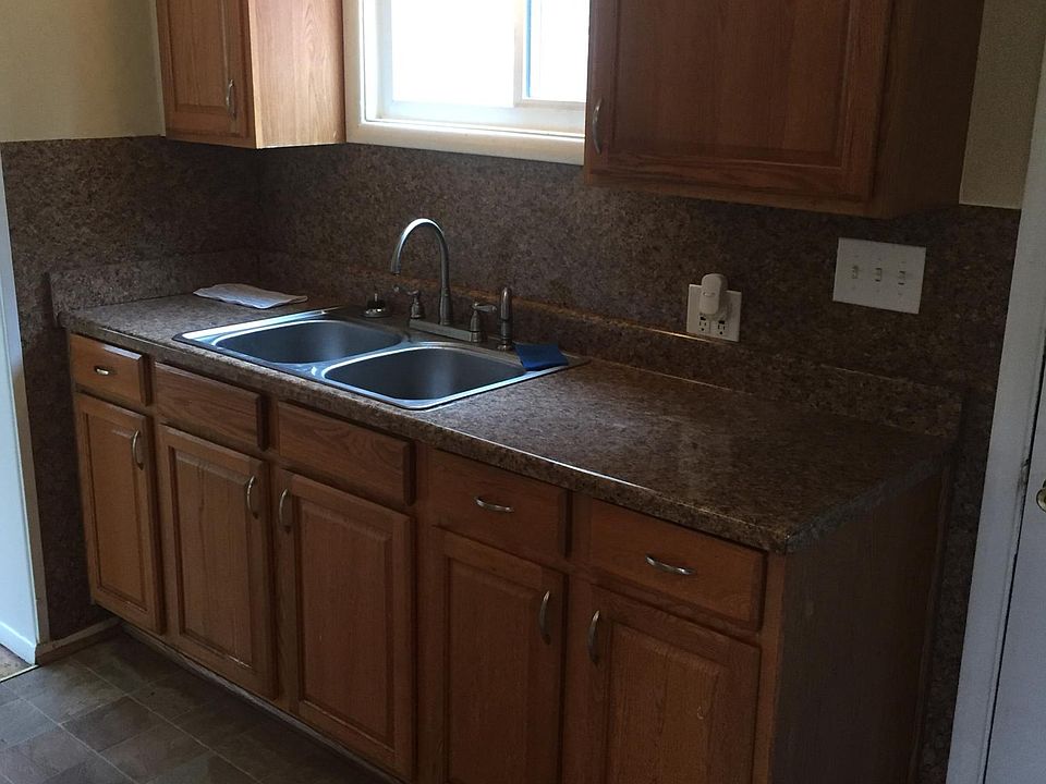 2nd image of 2932 Garey Ln