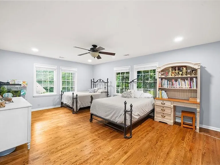 5667 Colton Dr — Photo 33