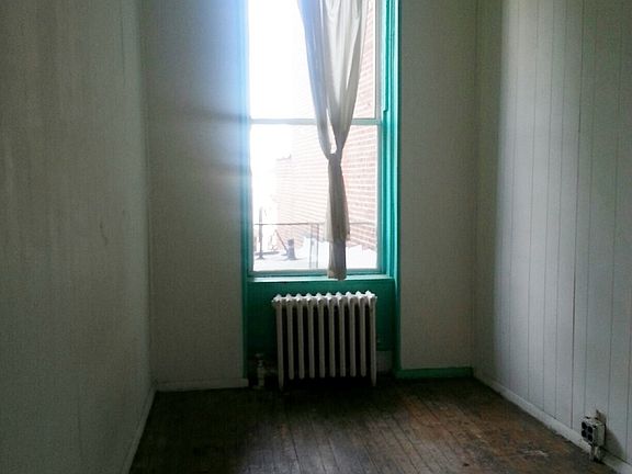 3rd image of 880 Manhattan Ave