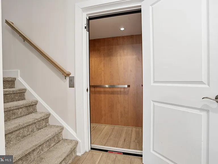 114 King St #B — Photo 14